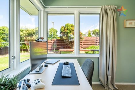 Photo of property in 8 Cherry Blossom Grove, Maungaraki, Lower Hutt, 5010