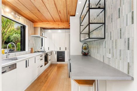 Photo of property in 33 Park Hill Road, Birkenhead, Auckland, 0626