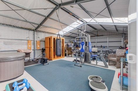 Photo of property in 100 Cole Street, Dannevirke, 4930