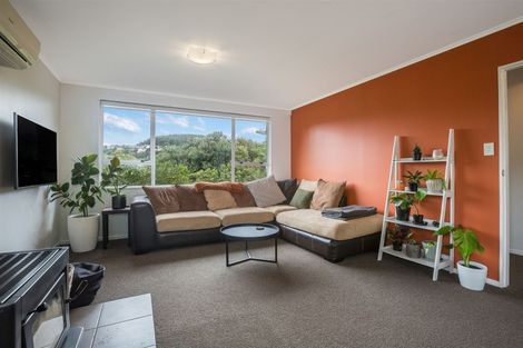 Photo of property in 5 Woolwich Close, Whitby, Porirua, 5024