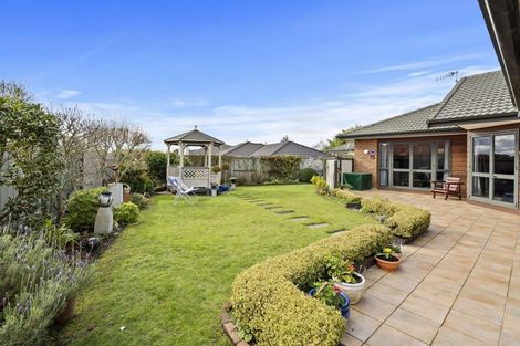 Photo of property in 17 Greenwood Place, Fitzherbert, Palmerston North, 4410