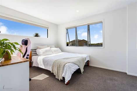 Photo of property in 15 Pakoro Close, Hobsonville, Auckland, 0618