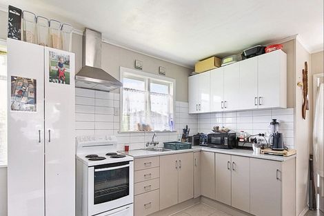 Photo of property in 13 Sutton Crescent, Papakura, 2110