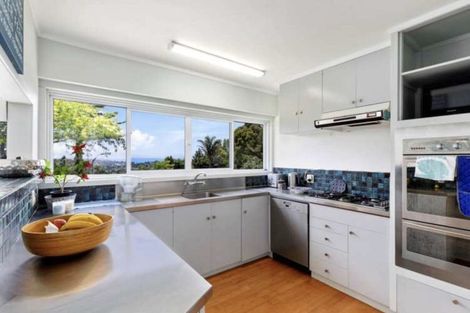 Photo of property in 2 Pine Hill Crescent, Browns Bay, Auckland, 0630