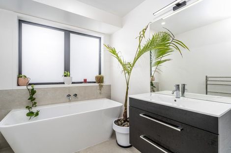 Photo of property in 31 Palm Drive, Whitianga, 3510