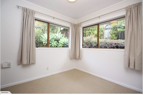 Photo of property in 1/404 Glenfield Road, Glenfield, Auckland, 0629