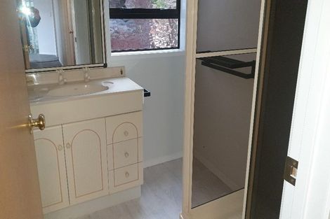 Photo of property in 2/30 Manly Esplanade, Browns Bay, Auckland, 0630