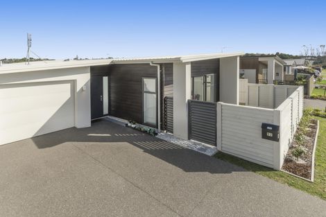 Photo of property in 92 Saint Pauls Drive, Brookfield, Tauranga, 3110