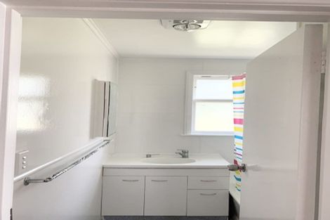 Photo of property in 55-57 Pilkington Road, Panmure, Auckland, 1072