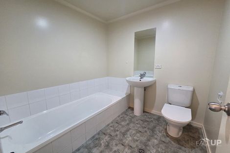 Photo of property in 3/4 Keeling Road, Henderson, Auckland, 0612