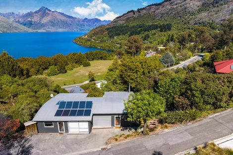 Photo of property in 14a Mckerrow Place, Sunshine Bay, Queenstown, 9300