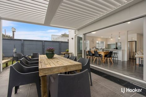 Photo of property in 38 Ocean View Road, Waihi Beach, 3611