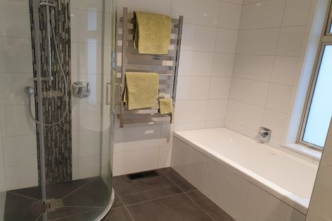 Photo of property in 8 Saulbrey Grove, Woburn, Lower Hutt, 5010