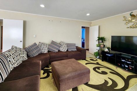 Photo of property in 9 Killygordon Place, Massey, Auckland, 0614