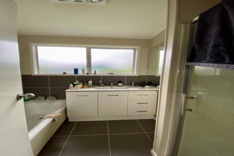 Photo of property in 20 Lipton Grove, Opaheke, Papakura, 2113