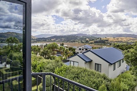Photo of property in 17 Bowsprit Way, Whitby, Porirua, 5024