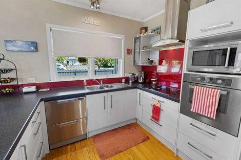 Photo of property in 16 Ongo Road, Hunterville, 4730