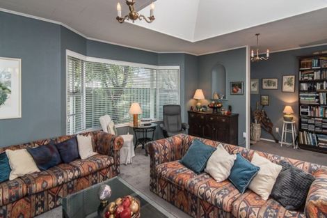 Photo of property in 52 Rewarewa Crescent, Waikanae, 5036