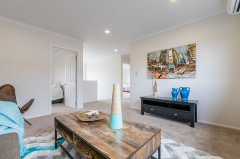 Photo of property in 9 Netherlands Avenue, Kelston, Auckland, 0602