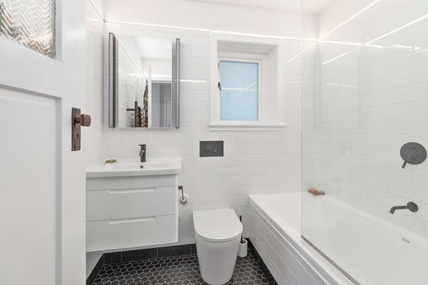 Photo of property in Ambassador Flats, 1/7 Maurice Terrace, Te Aro, Wellington, 6011