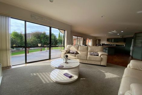 Photo of property in 25a Westerham Drive, Dannemora, Auckland, 2016