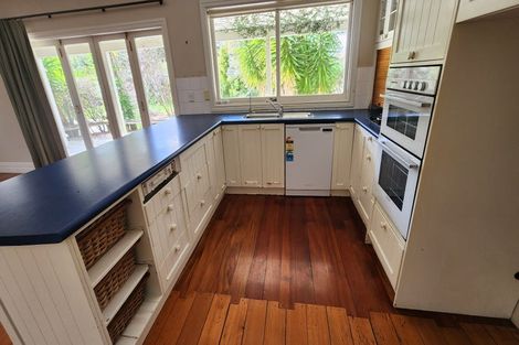 Photo of property in 186 Boord Crescent, Kumeu, 0891