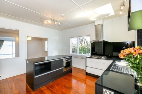 Photo of property in 421 Mangorei Road, Highlands Park, New Plymouth, 4312
