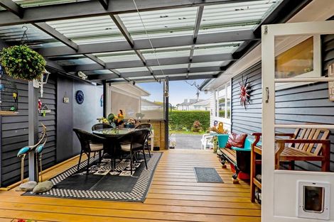 Photo of property in 16 Graham Street, Eltham, 4322