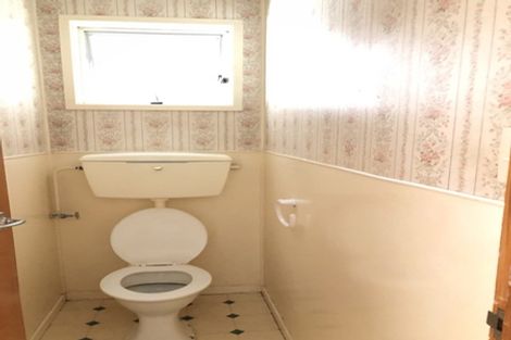 Photo of property in 3 Tahu Crescent, Sunnynook, Auckland, 0620