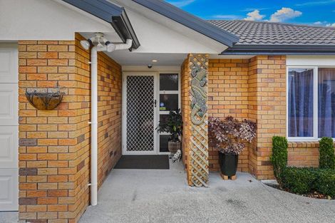Photo of property in 8 Toledo Avenue, Henderson, Auckland, 0612