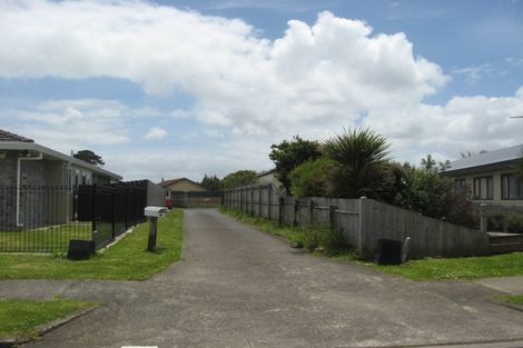 Photo of property in 13 Bill Phillip Place, Clendon Park, Auckland, 2103