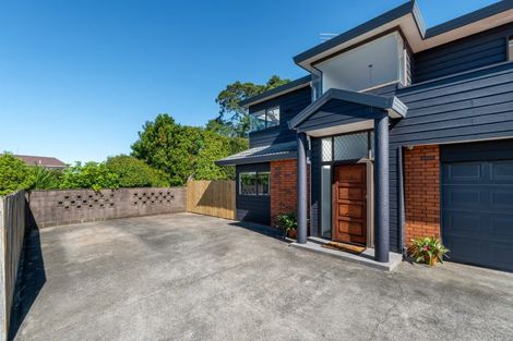 Photo of property in 2/14 Raleigh Road, Northcote, Auckland, 0627