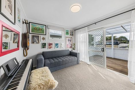 Photo of property in 6 Esmeralda Avenue, Avondale, Auckland, 1026