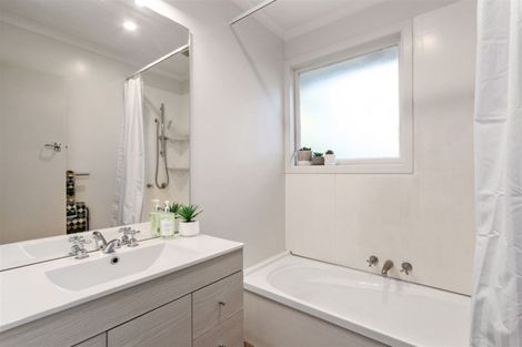 Photo of property in 20 Avonhead Road, Avonhead, Christchurch, 8042