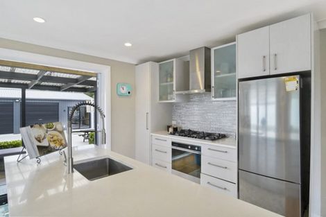 Photo of property in 115 Waihoehoe Road, Drury, 2113