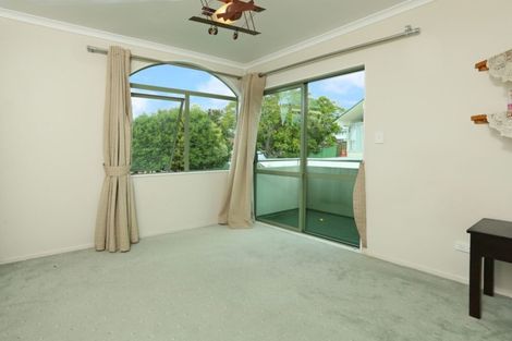 Photo of property in 28a Felgrove Street, Glendene, Auckland, 0602