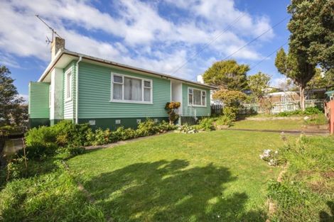 Photo of property in 21 Sievers Grove, Cannons Creek, Porirua, 5024