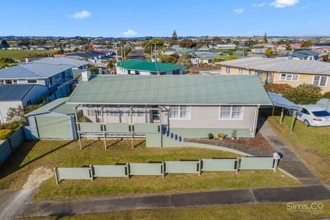 Photo of property in 4 Glenn Street, Castlecliff, Whanganui, 4501