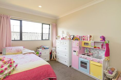 Photo of property in 32 Moana Grove, Waiwhetu, Lower Hutt, 5010