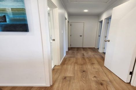 Photo of property in 2/44 Waimumu Road, Massey, Auckland, 0614