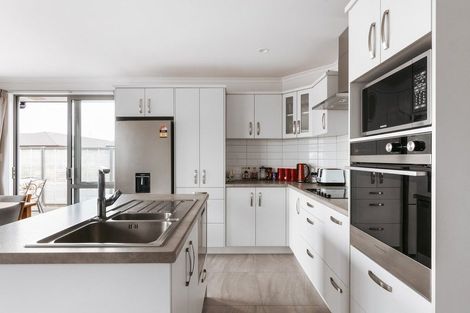 Photo of property in Waterview Estate, 33/4 Greystone Place, Omokoroa, 3114