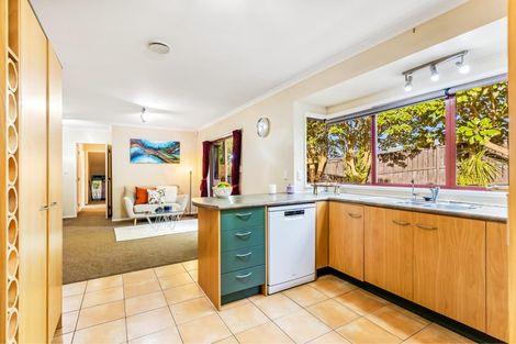 Photo of property in 9 Queen Natalie Place, Massey, Auckland, 0614