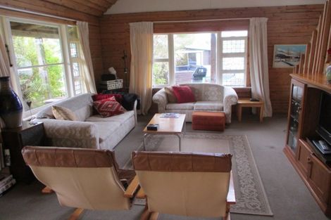 Photo of property in 19 Ivy Terrace, Moana, 7872