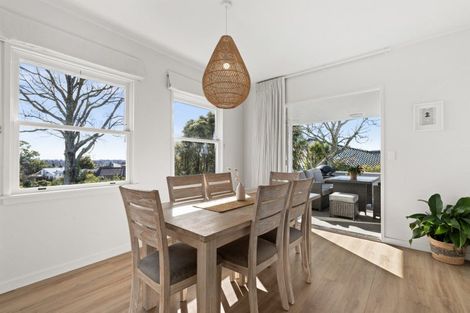 Photo of property in 21 Busby Hill, Havelock North, 4130