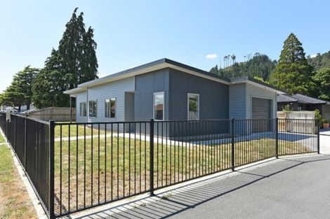 Photo of property in 16 Lane Street, Wallaceville, Upper Hutt, 5018
