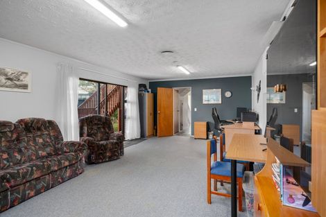 Photo of property in 6 Wantwood Grove, Churton Park, Wellington, 6037