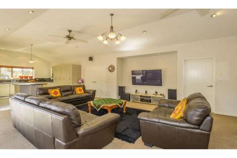 Photo of property in 33 Bottle Lake Drive, Parklands, Christchurch, 8083
