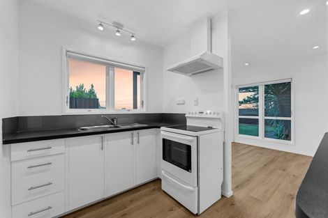 Photo of property in 2/44 Waimumu Road, Massey, Auckland, 0614