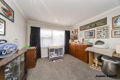 Photo of property in 9 Masefield Terrace, Kelvin Grove, Palmerston North, 4414