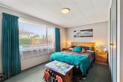 Photo of property in 70 Royal Park Drive, Parklands, Christchurch, 8083